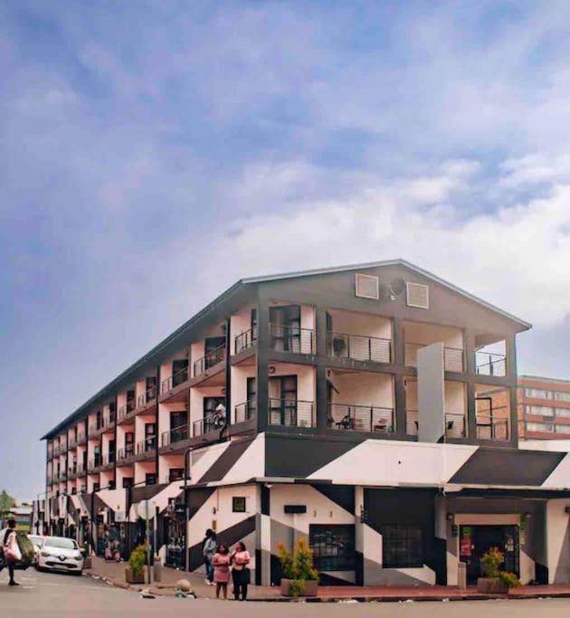 Dream Abodes At Cozy Craftmans Ship, Maboneng *