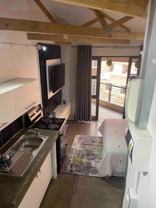 Dream Abodes At Cozy Craftmans Ship, Maboneng Apartamento Joanesburgo