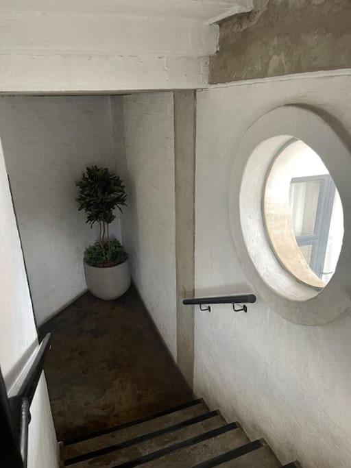 Apartamento Dream Abodes At Cozy Craftmans Ship, Maboneng Joanesburgo